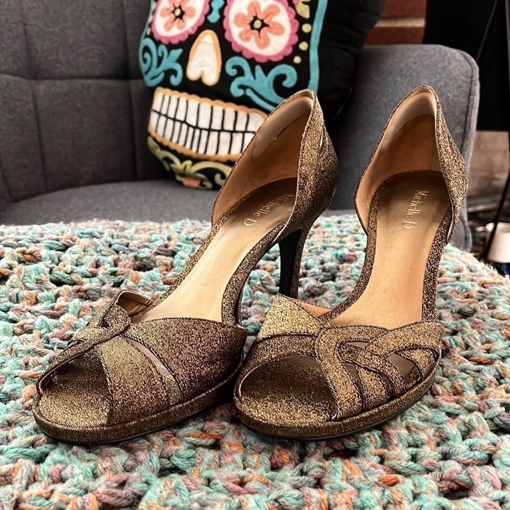 Michelle D size 8 heeled sandals in gold and black.